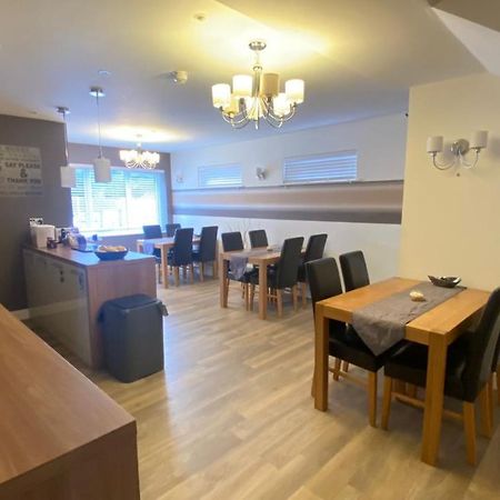 Deepcut Lodge Bed & Breakfast Self Service キャンバリー エクステリア 写真