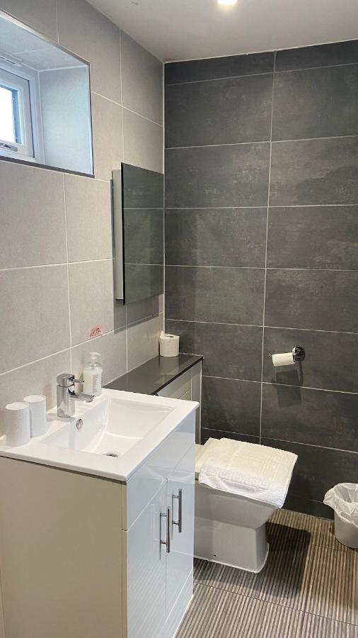 Deepcut Lodge Bed & Breakfast Self Service キャンバリー エクステリア 写真