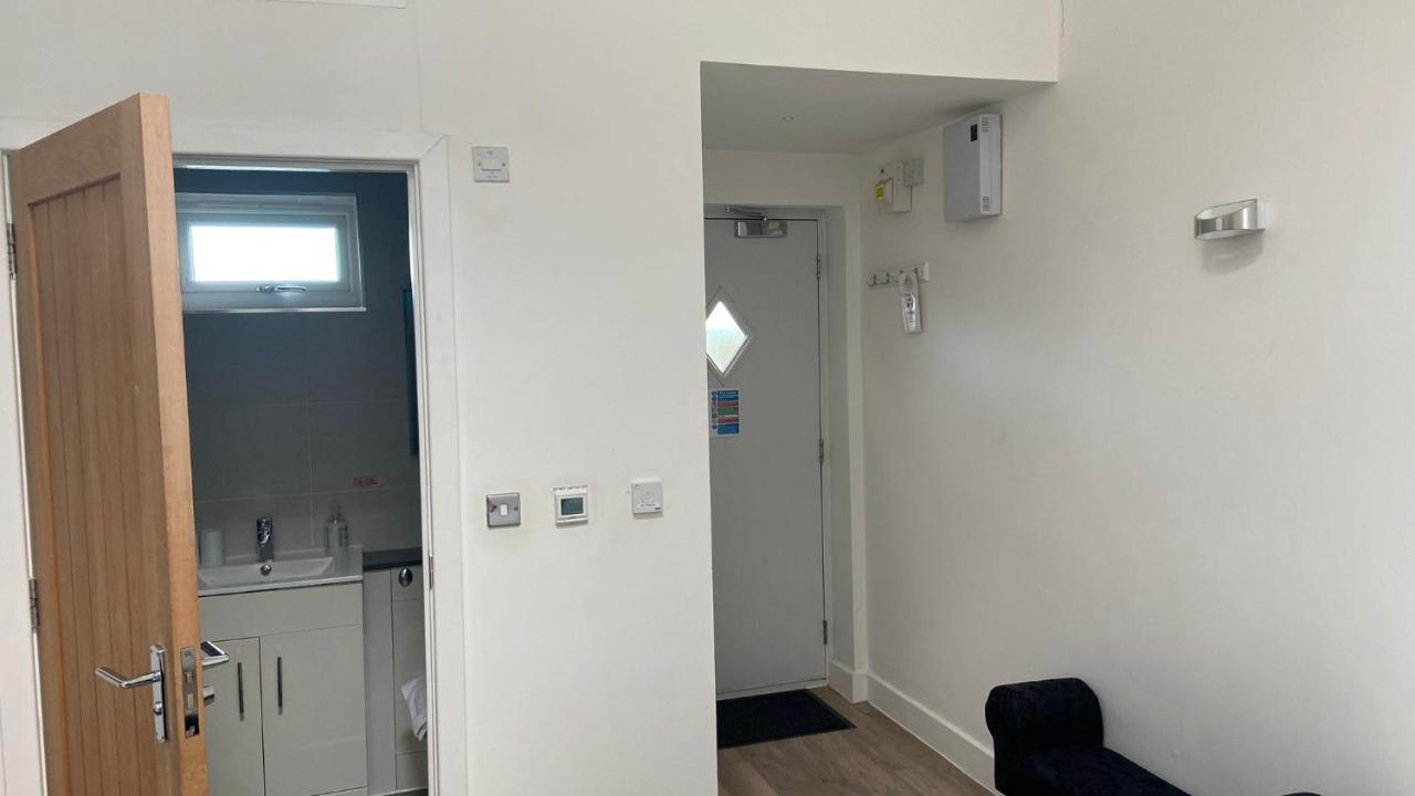 Deepcut Lodge Bed & Breakfast Self Service キャンバリー エクステリア 写真