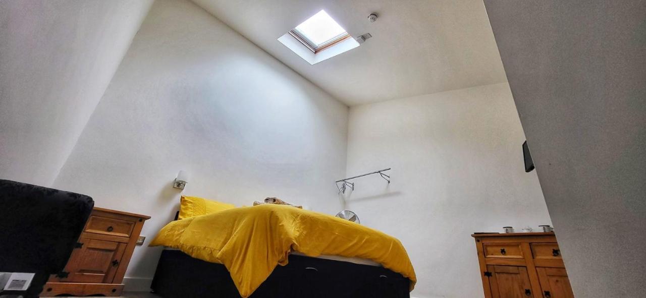 Deepcut Lodge Bed & Breakfast Self Service キャンバリー エクステリア 写真