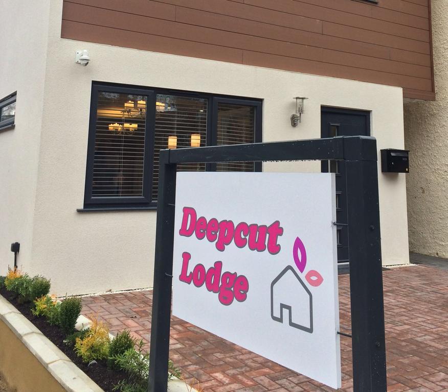 Deepcut Lodge Bed & Breakfast Self Service キャンバリー エクステリア 写真
